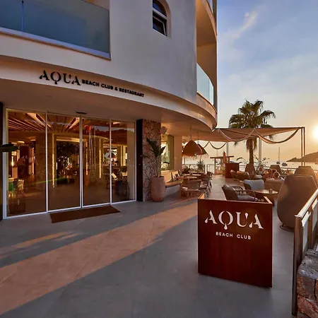 Universal Aquamarin Hotel 4*